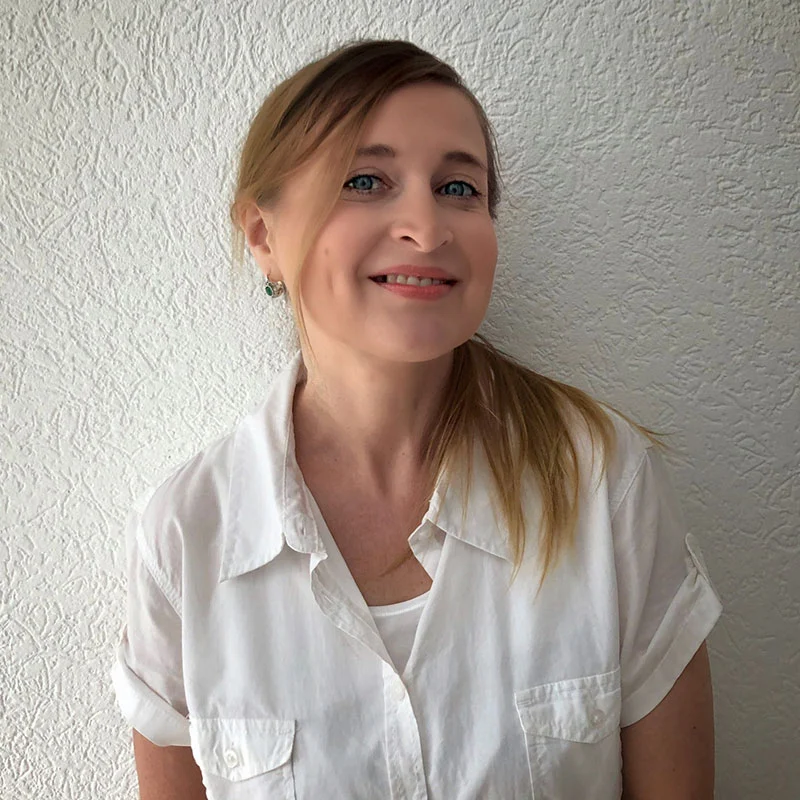 Kosmetikinstitut Anke - Brandenburg - Wir haben Liebe in unseren Händen. - Ihre Kosmetikerinnen - Oksana Babi - Mein Motto: "Lächle und die Welt lächelt zurück."